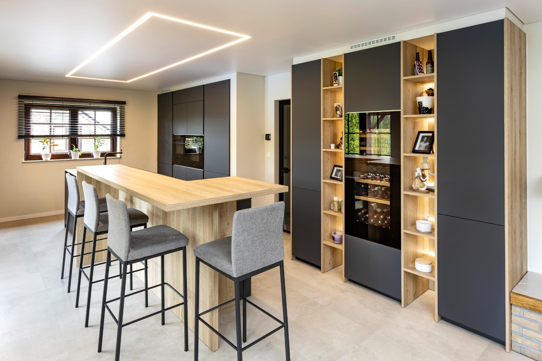 Full-height storage — Messancy
